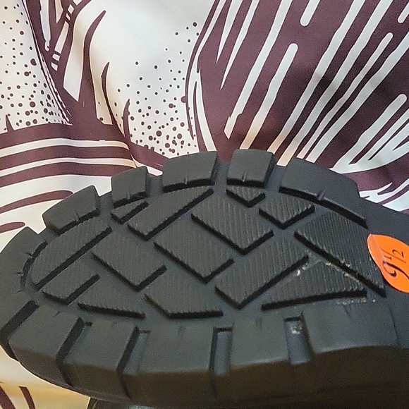 Boots - Picture 4 of 9